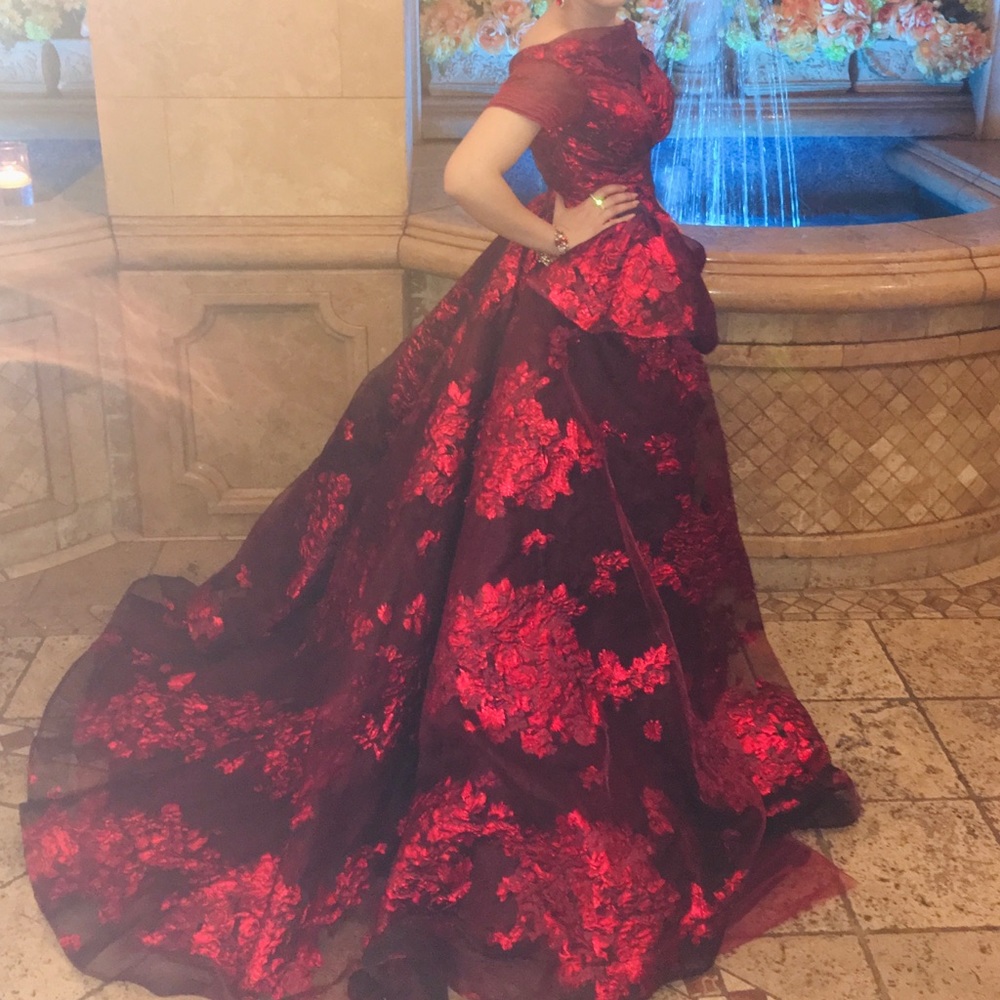 RED EVENING DRESS GOWN